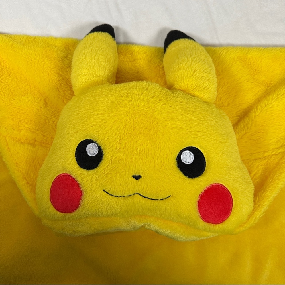 Pokémon Pikachu Hooded Blanket Plush Throw Yellow Nintendo Character Blanket